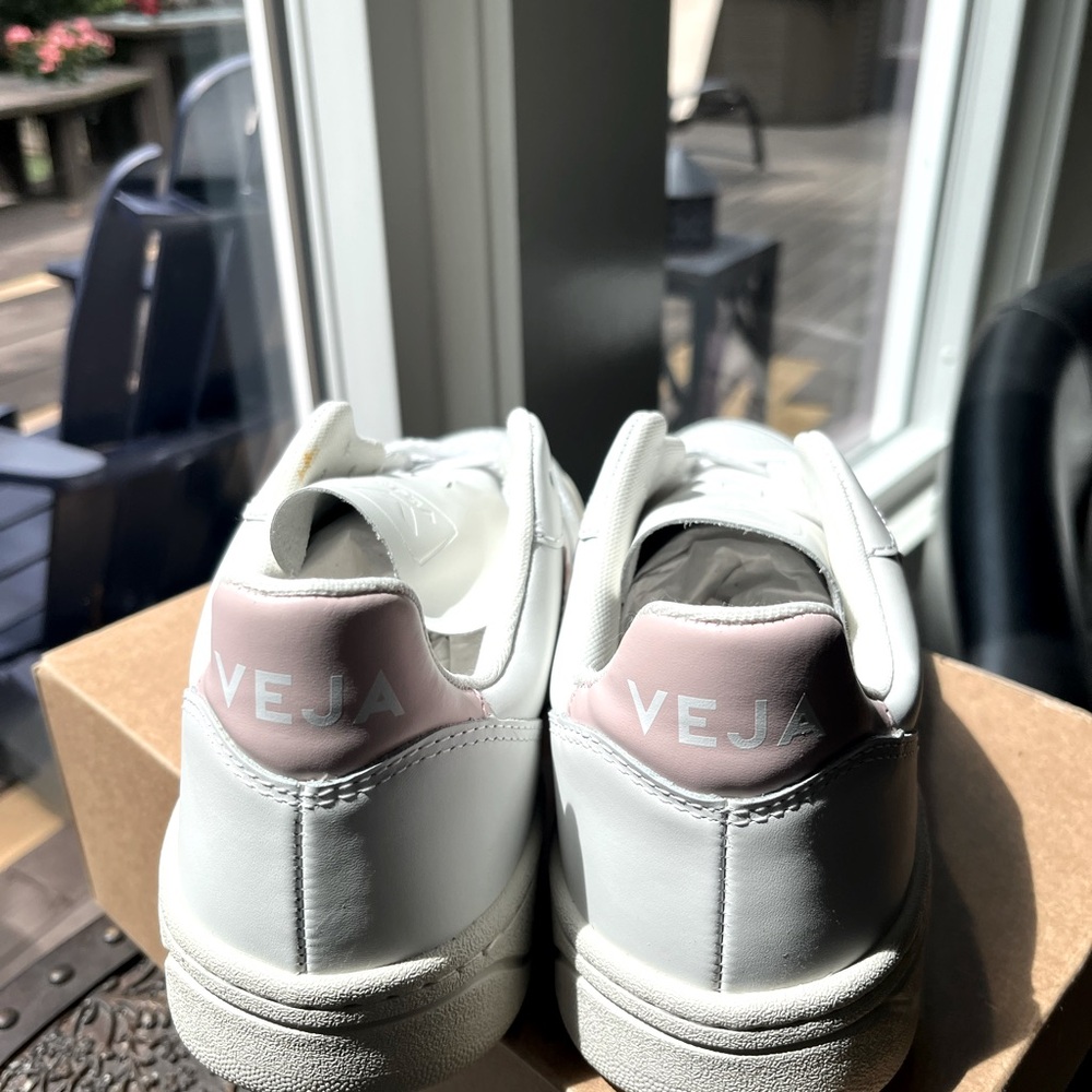 VEJA V-10 LEATHER SNEAKERS IN WHITE PETALE 40 9 - Picture 9 of 12